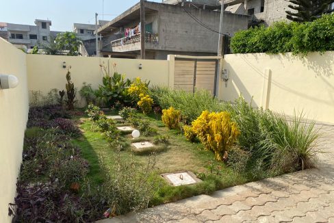 2 chambres salon personnel meublés fidjrosse jardin