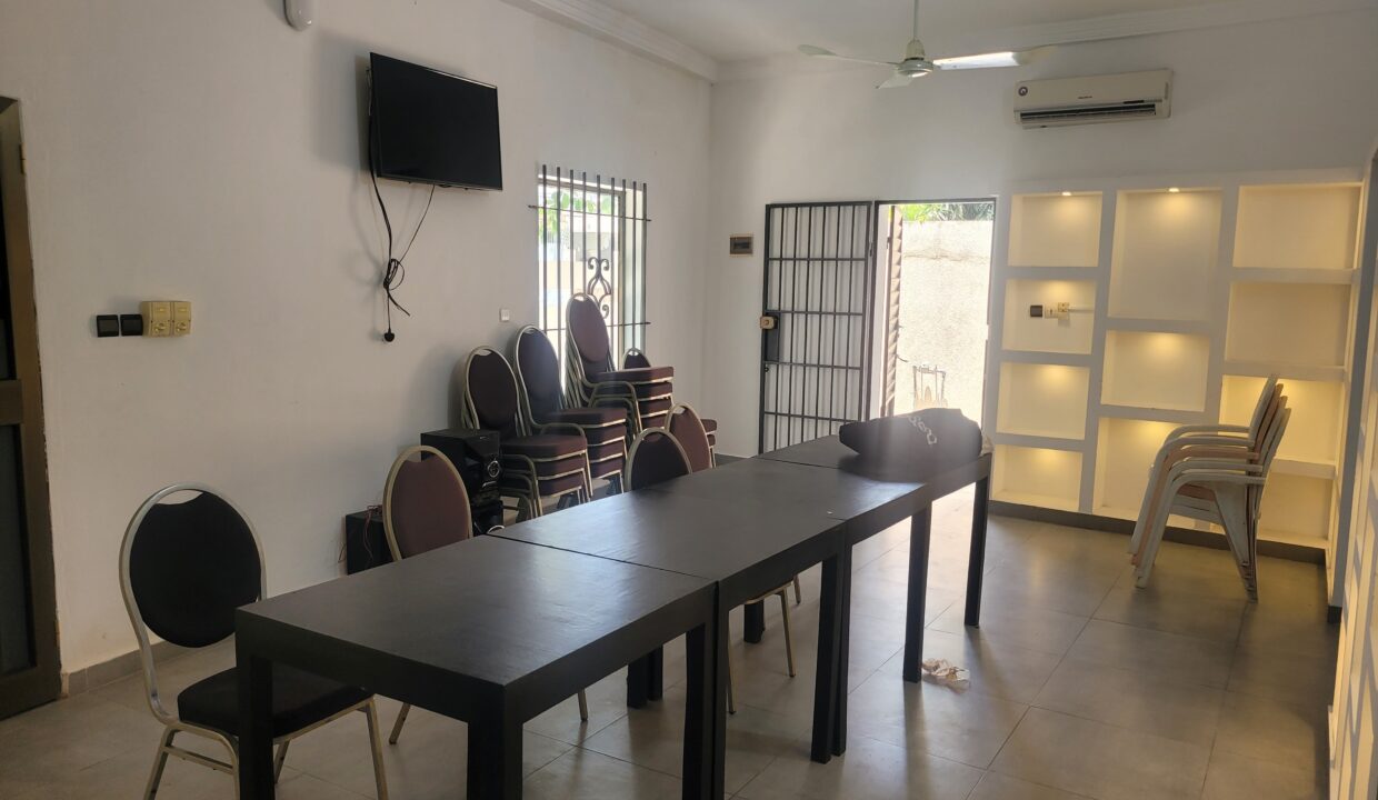 Espace 3 pieces pour bureau a Zogbo