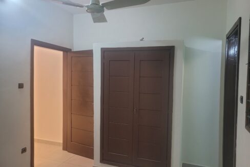 Une chambre salon vide a Akogbato