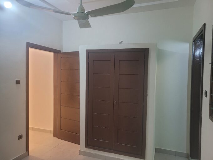 Une chambre salon vide a Akogbato