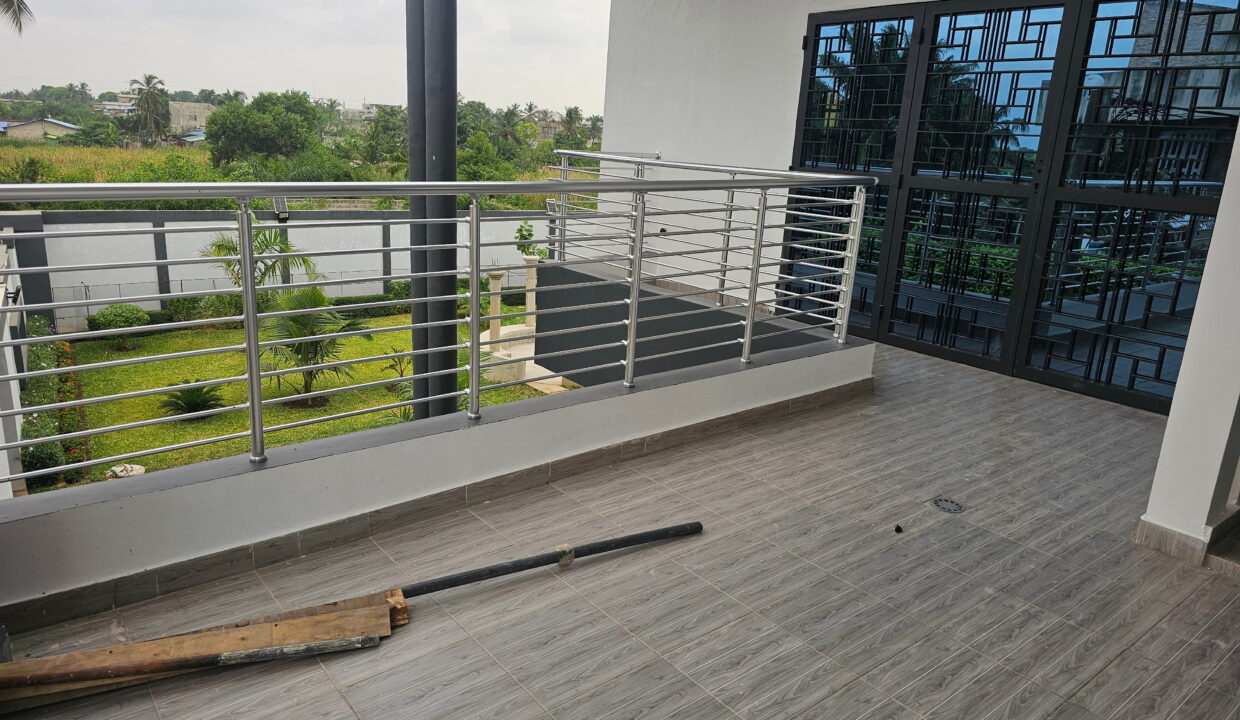 3 chambres salon vide Togbin zone 2