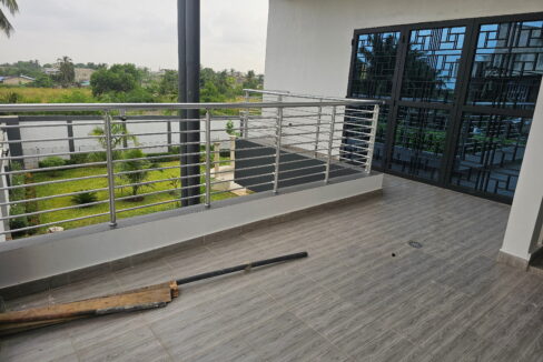 3 chambres salon vide Togbin zone 2