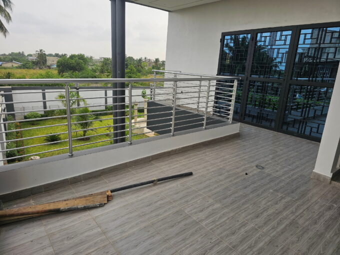 3 chambres salon vide Togbin zone 2