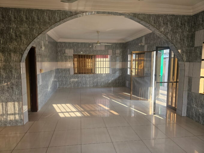 3 chambres salon vide Fidjrossè Manoël Talon