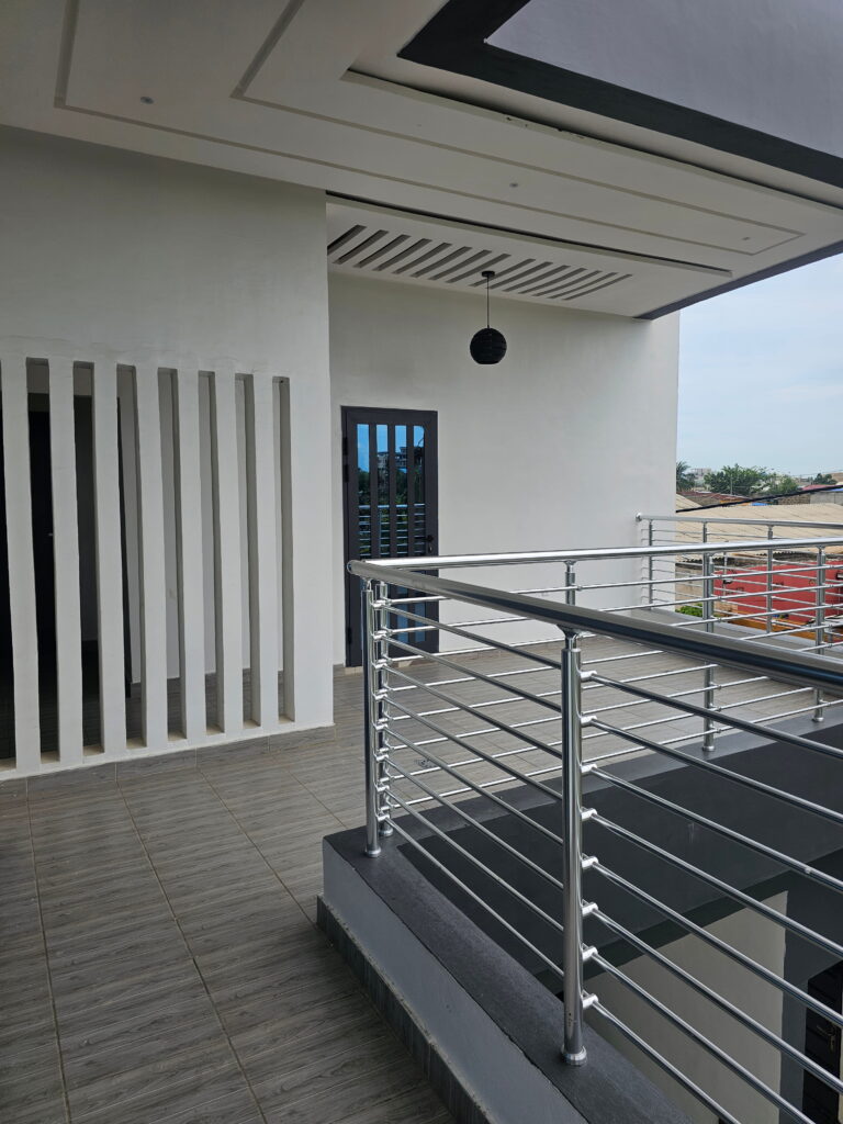 Grand appartement Togbin 3 chambres salon