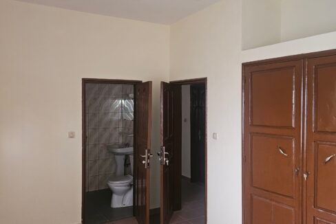 3 chambres salon fidjrosse chambre avec sa douche