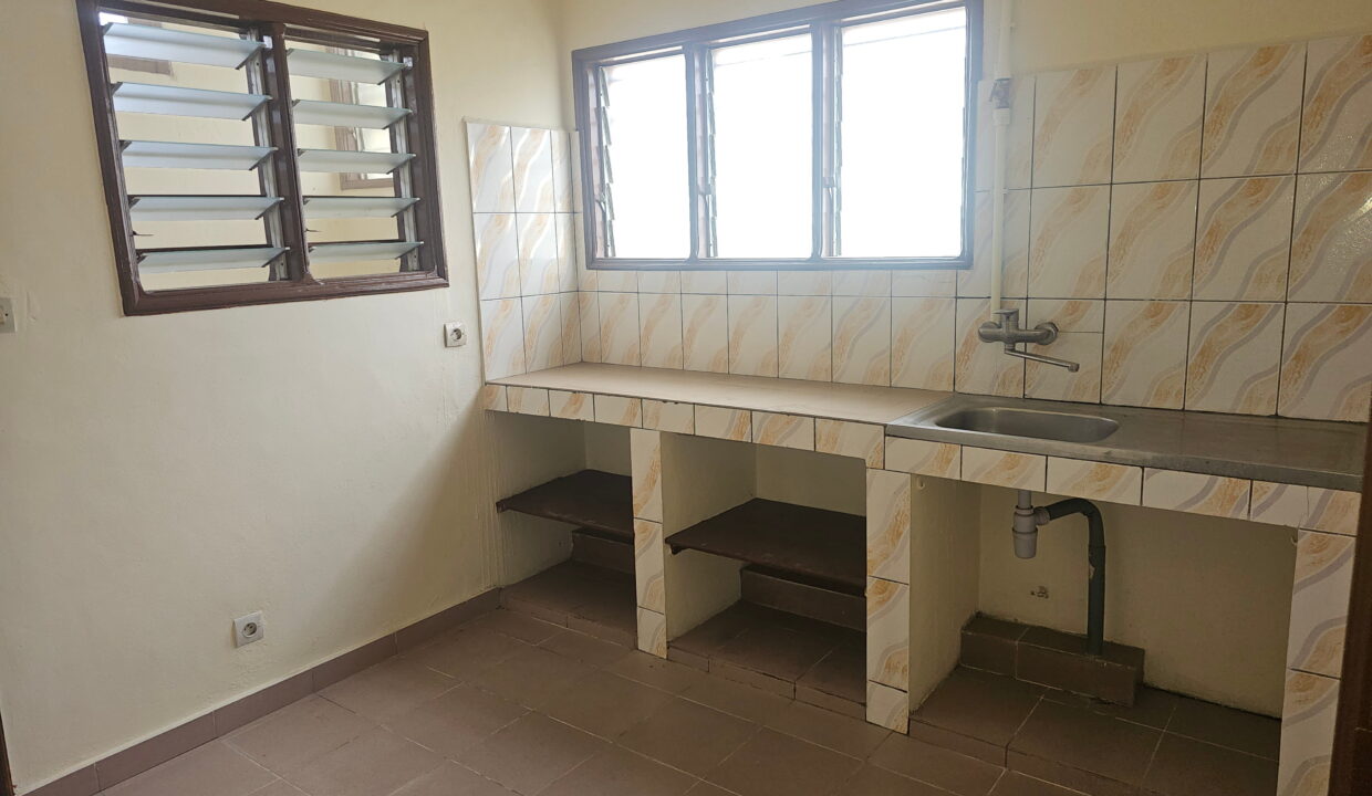 3 chambres salon fidjrosse cuisine