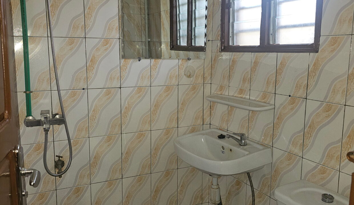3 chambres salon fidjrosse douche