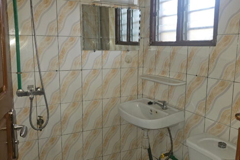 3 chambres salon fidjrosse douche