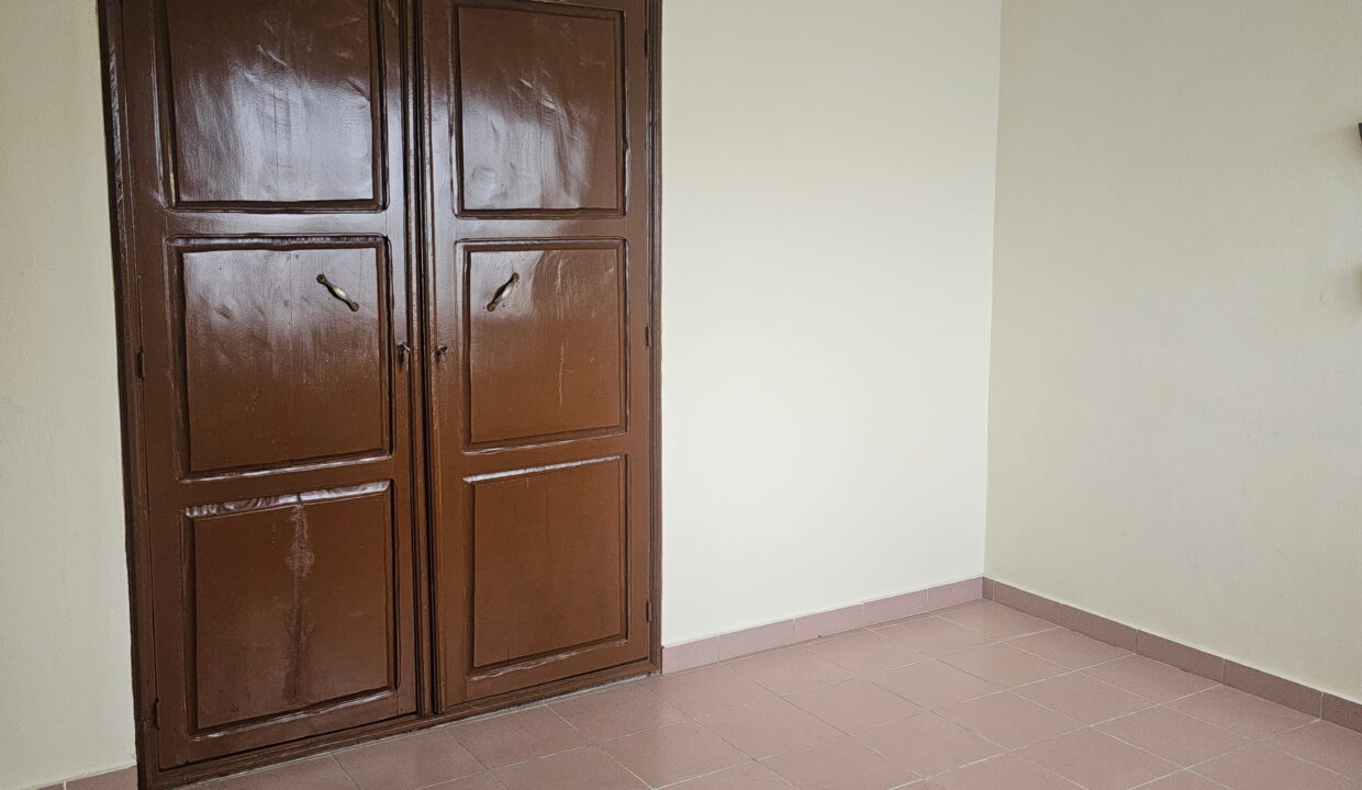 3 chambres salon fidjrosse placard