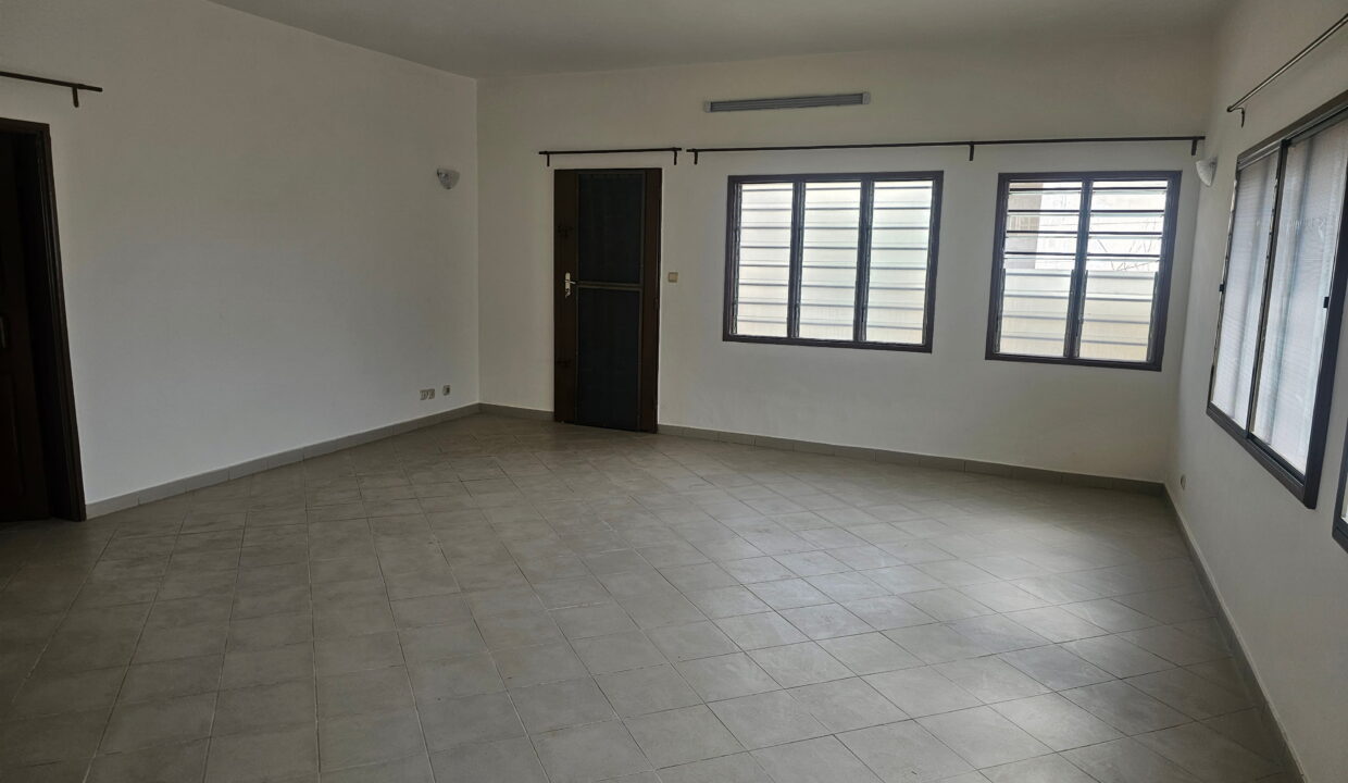 3 chambres salon fidjrosse salon