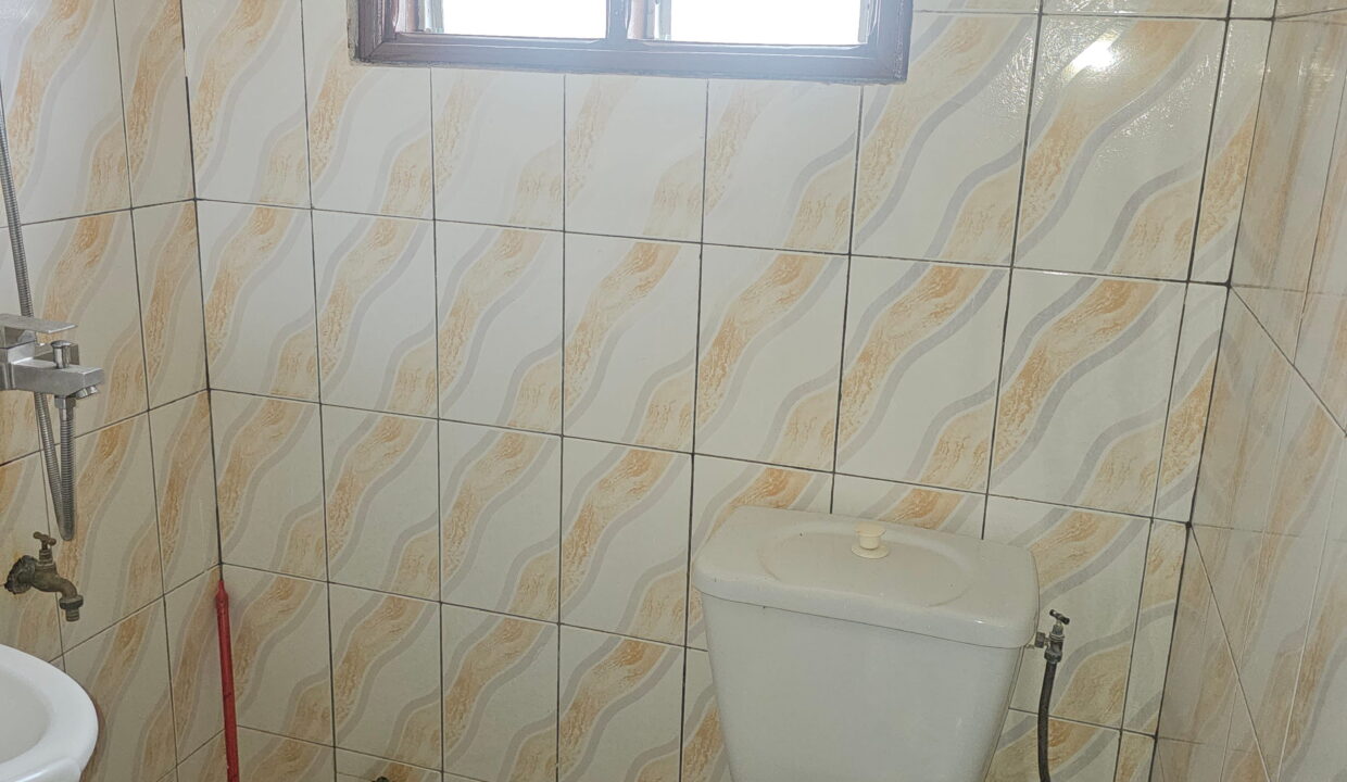 3 chambres salon fidjrosse toillettes