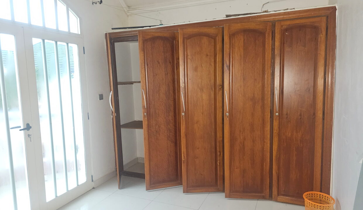 villa censad vide le belier armoire