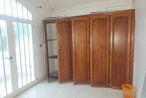 villa censad vide le belier armoire