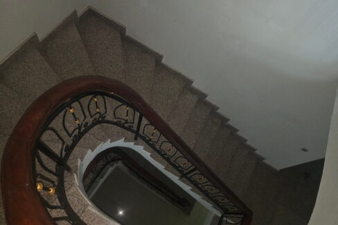villa censad vide le belier marche d'escalier intérieur
