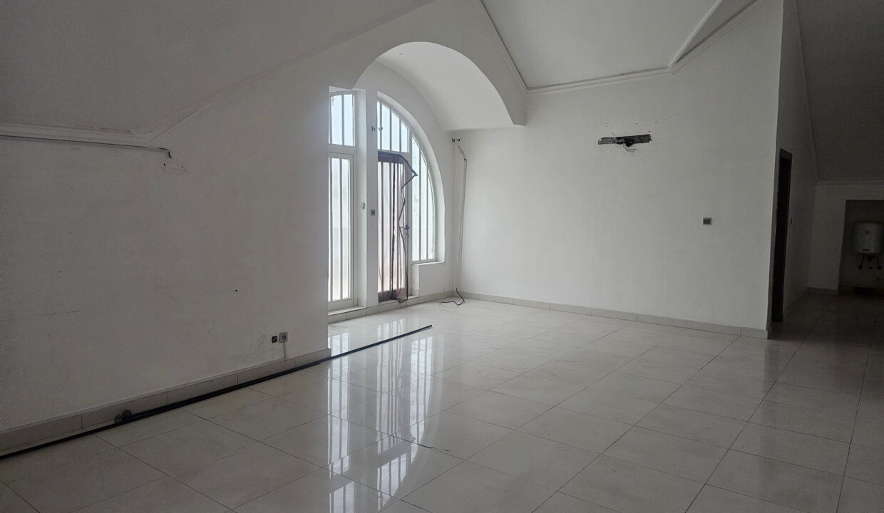 villa censad vide le belier petit salon