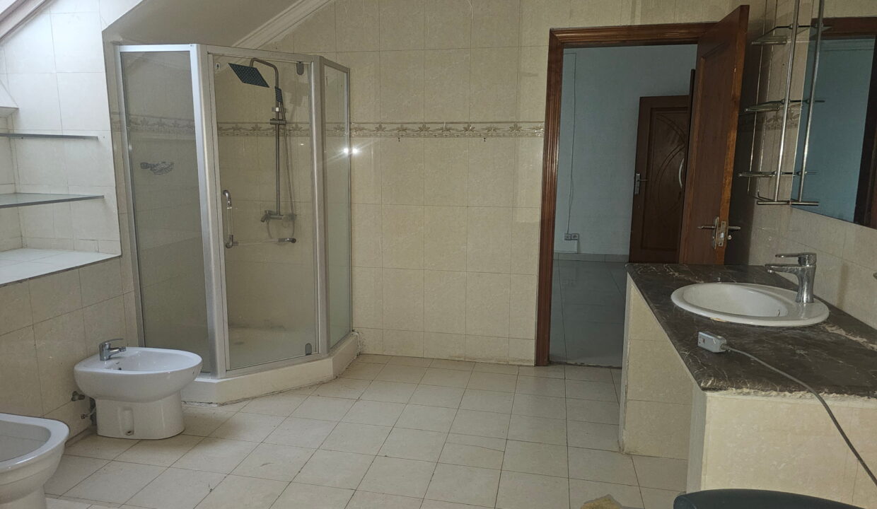 villa censad vide le belier salle d'eau