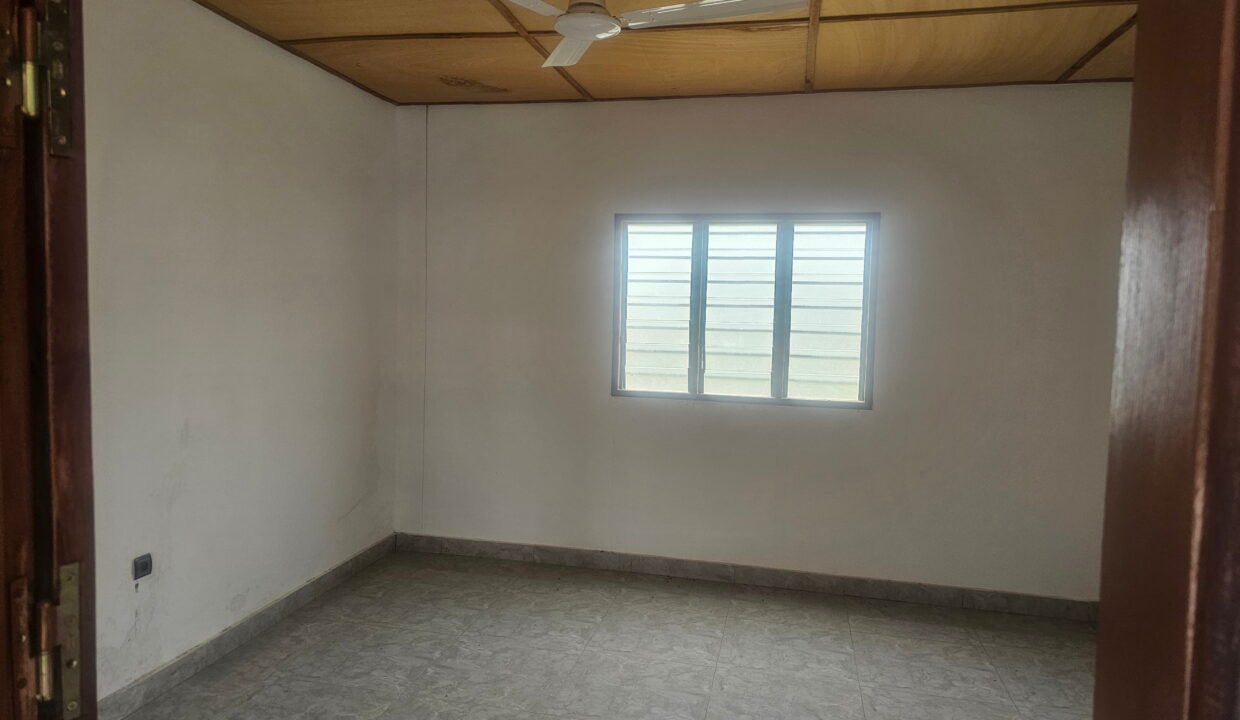 Gran hall avec 4 bureaux a louer Akogbato premier bureau