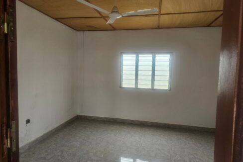 Gran hall avec 4 bureaux a louer Akogbato premier bureau