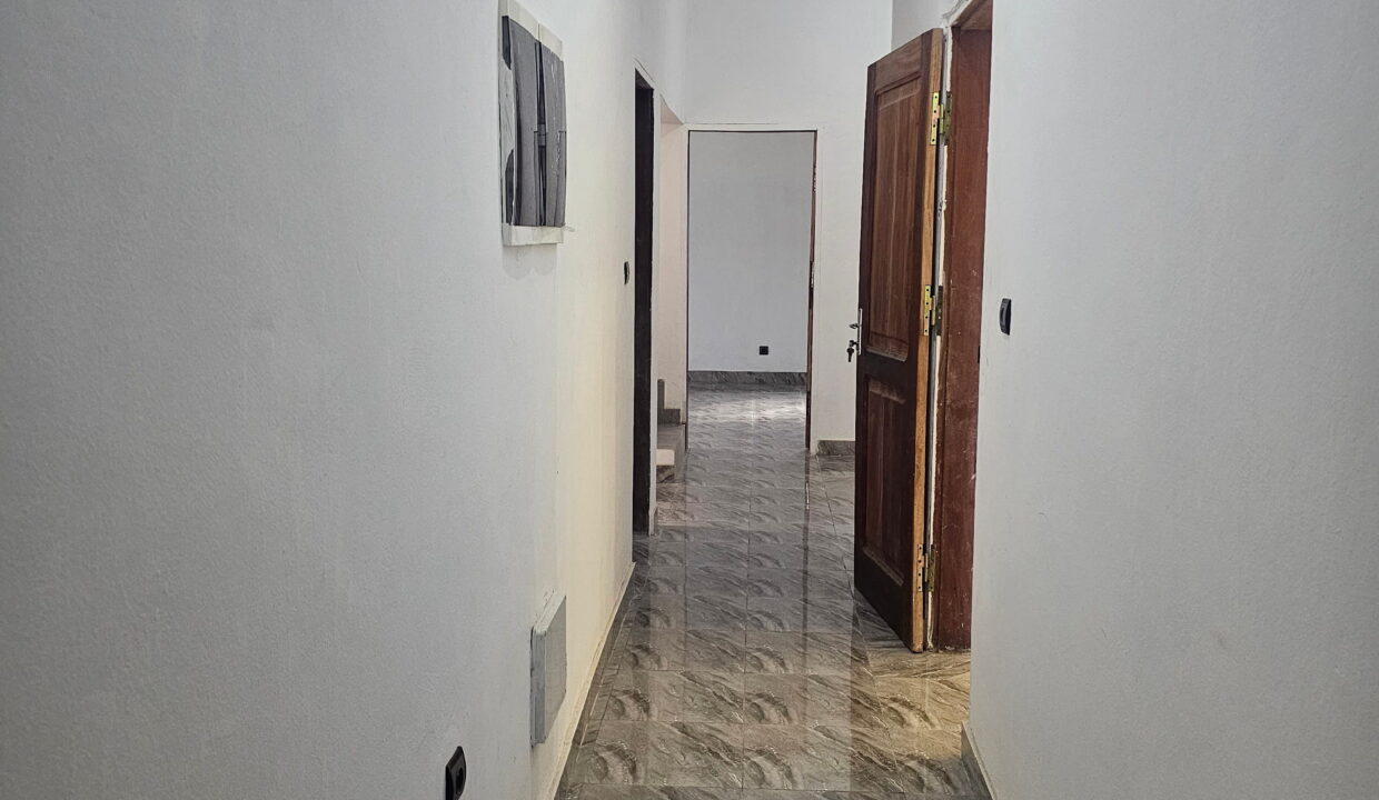 Maison avec petite piscine louer a cococodji couloir