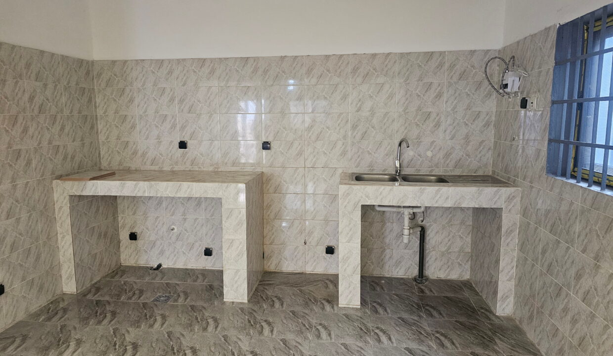 Maison avec petite piscine louer a cococodji cuisine
