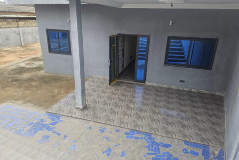 Maison avec petite piscine louer a cococodji entrée salon