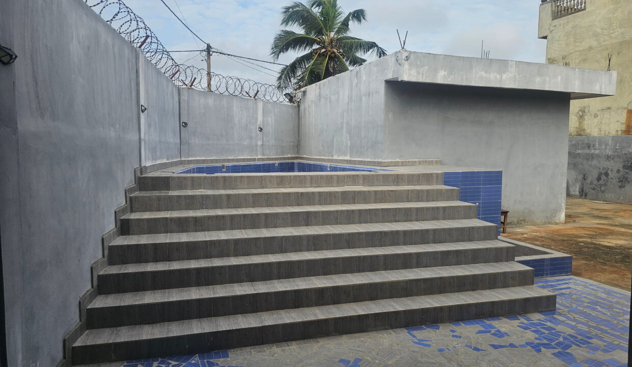 Maison avec petite piscine louer a cococodji marche