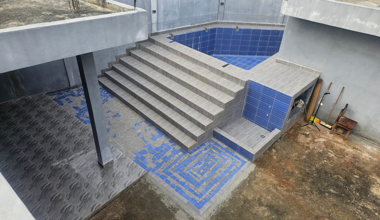 Maison avec petite piscine louer a cococodji piscine vue latéral