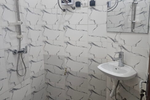 Maison avec petite piscine louer a cococodji salle d'eau