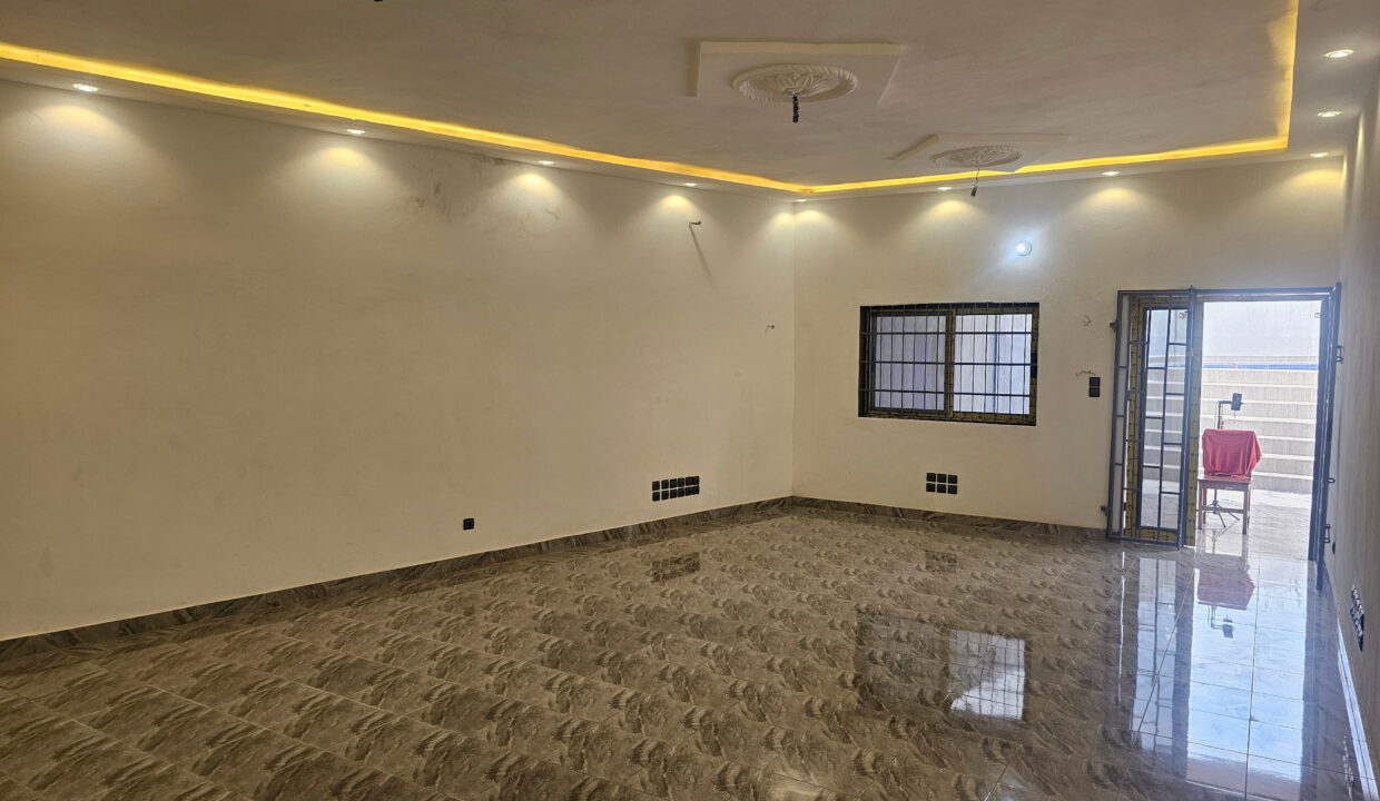 Maison avec petite piscine louer a cococodji salon lumineux