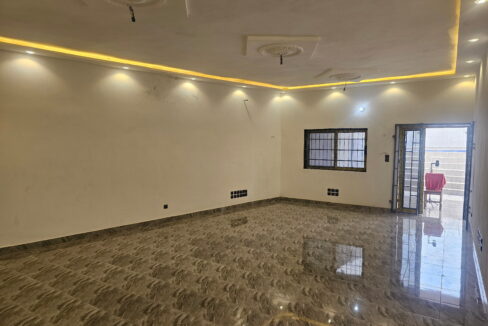 Maison avec petite piscine louer a cococodji salon lumineux