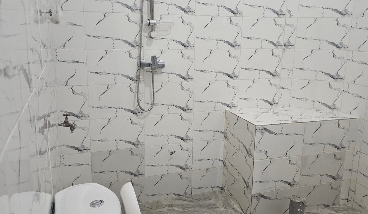 Maison avec petite piscine louer a cococodji toilettes
