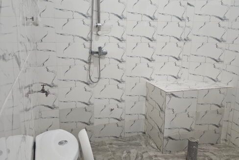 Maison avec petite piscine louer a cococodji toilettes