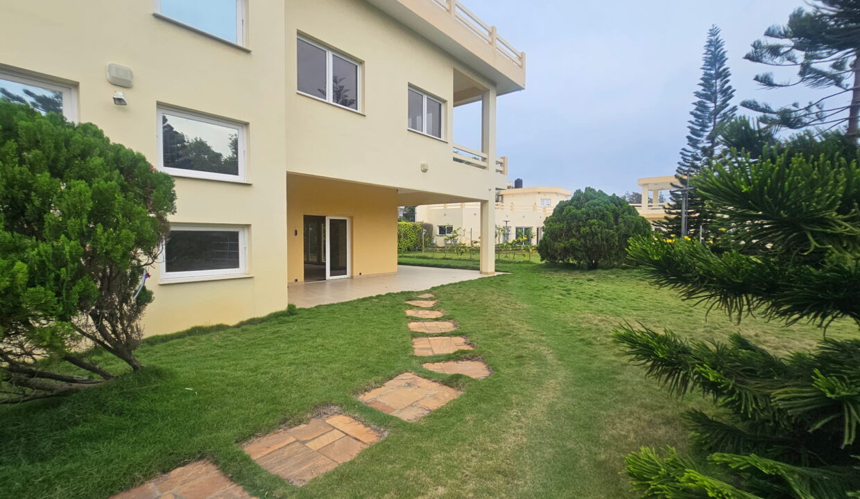 Villa vue sur mer a vendre au quartier jack jardin arriere