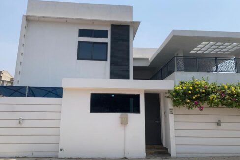 Villa vue sur mer a vendre a Fidjrossè plage