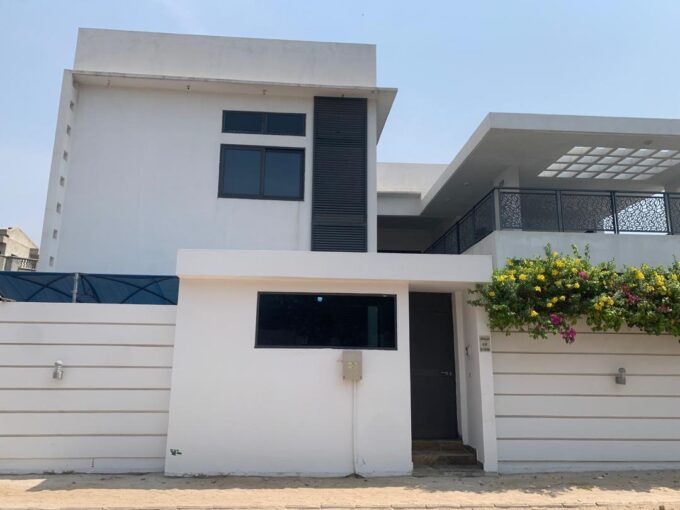 Villa vue sur mer a vendre a Fidjrossè plage