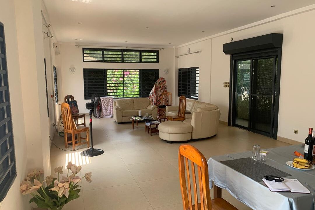 villa vue sur mer a vendre a fidjrosse , salle a manger