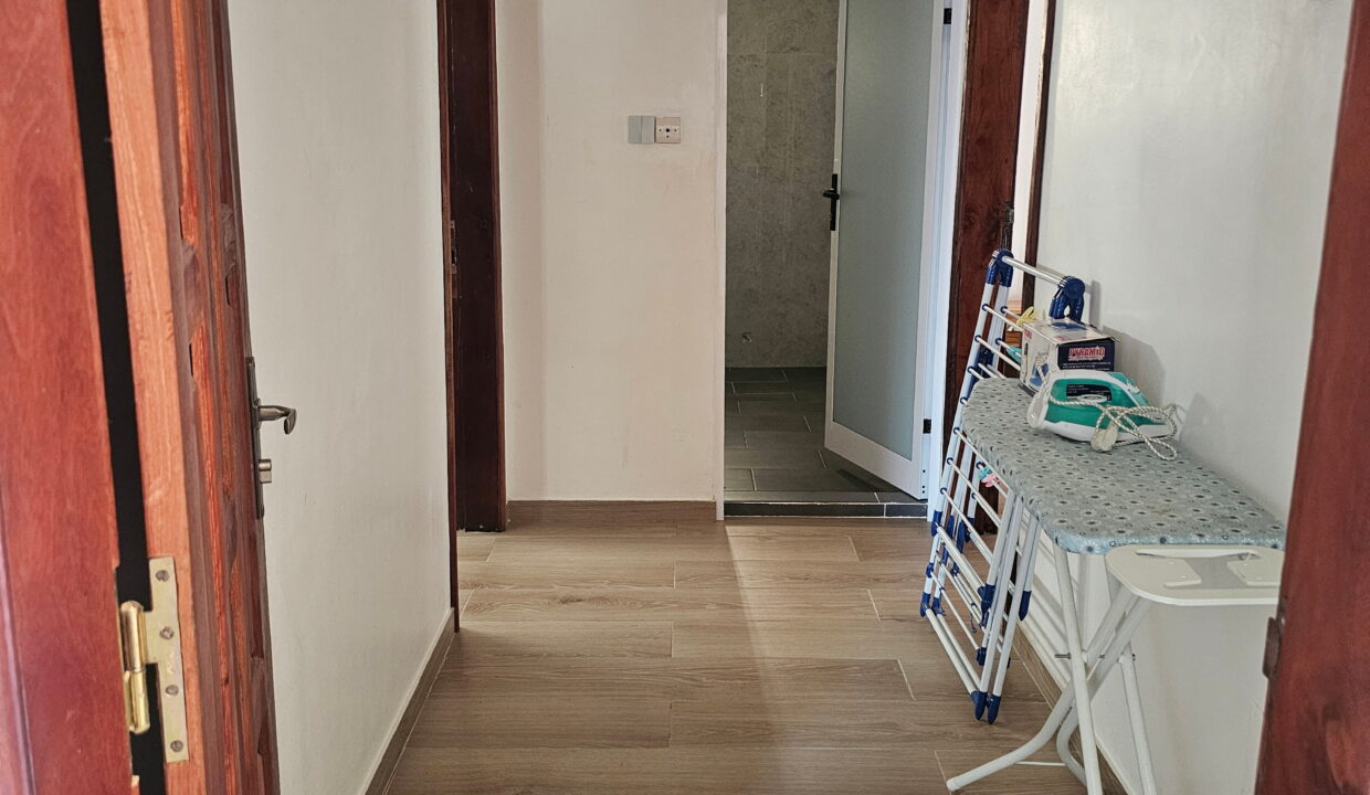 2 chambres salon meublée, terrasse Fidjrossè couloir douche