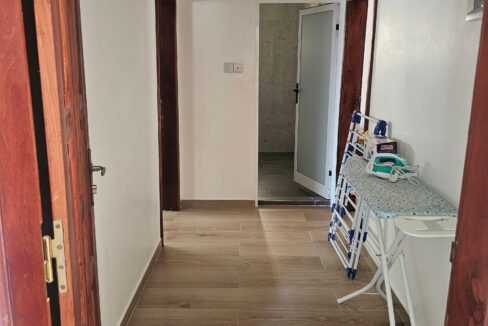 2 chambres salon meublée, terrasse Fidjrossè couloir douche