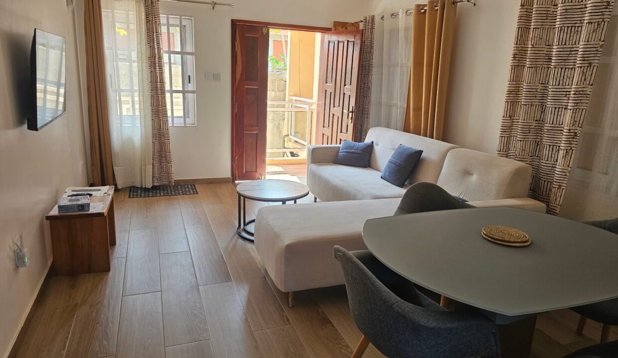 2 chambres salon meublée, terrasse Fidjrossè salon
