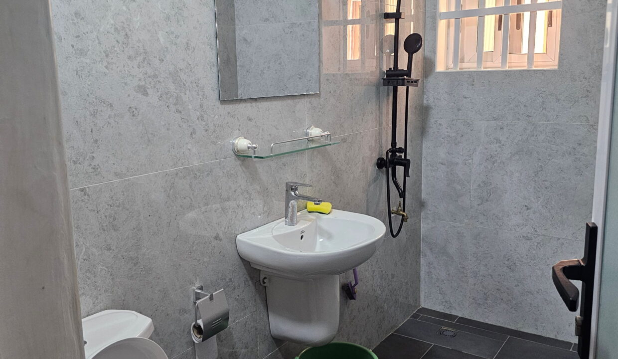 2 chambres salon meublée, terrasse Fidjrossè toilette