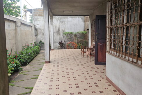Villa à rénover à vendre à l'Étoile Angle rue