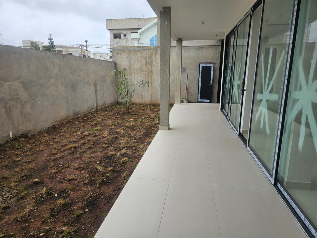 A vendre villa a 70% de finition a Pk10 1 A vendre villa a 70% de finition a Pk10