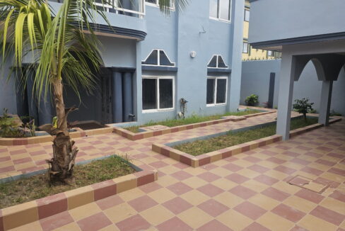 Villa vide 3 chambres casse auto Cotonou